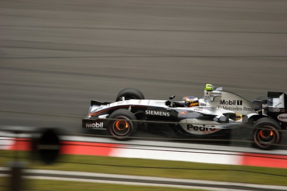 f1-car-hot-brakes-photo-by-eric-petersen