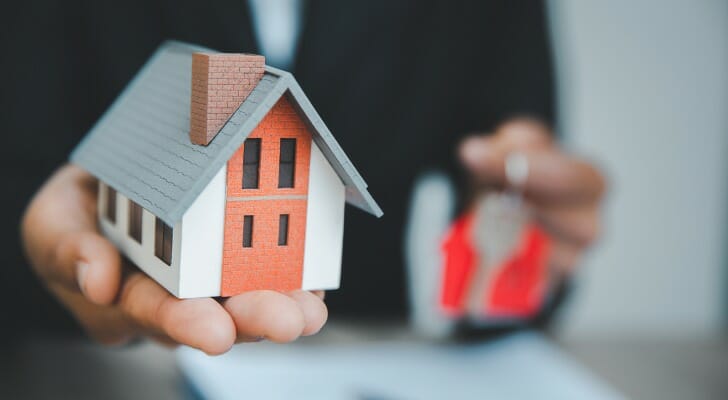 The Pros and Cons of a Piggyback Mortgage Loan