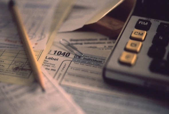 When deciding between a traditional and a Roth IRA, it’s helpful to think about your tax bracket.