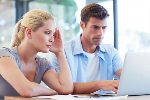 Pros and Cons of Using a Robo-Advisor to Build Wealth