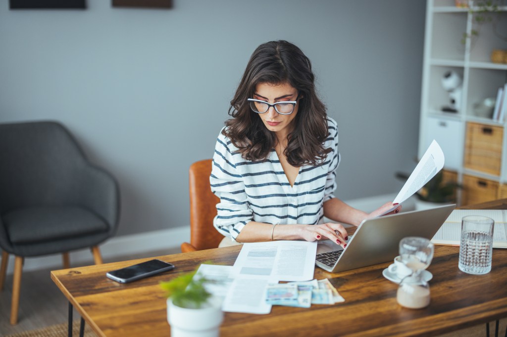 A woman preparing her payroll taxes.