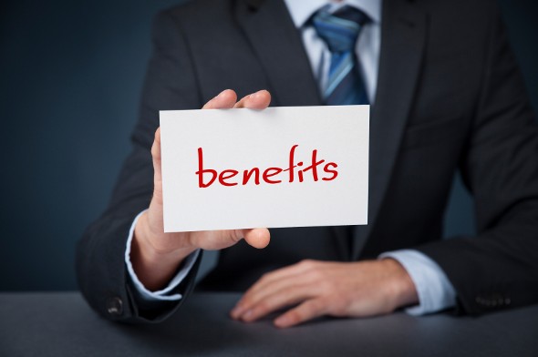 There are numerous benefits to a 401(k) plan, for both employees and employers.