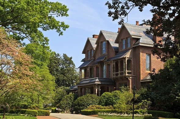 The Metro Areas with the Most Mansions