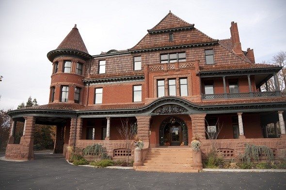 The Metro Areas with the Most Mansions