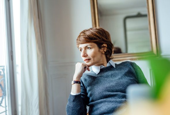 A supervisor at the office, considering average salary by age.