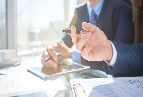 Indexed annuities are marketed as a way to earn market-linked returns on retirement savings, but they come with both advantages and drawbacks.