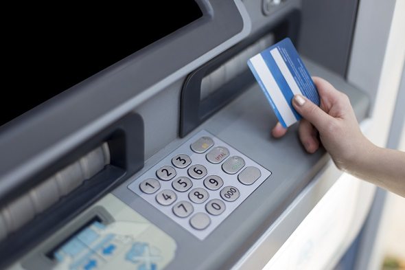 Should You Sign the Back of Your Credit Card?