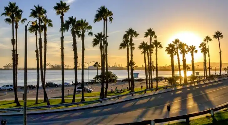 wealthy buying homes