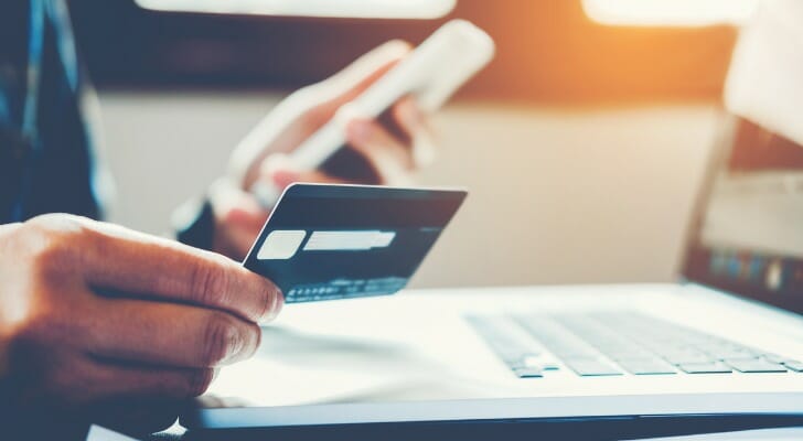 Here we discuss the differences between apr vs apy.