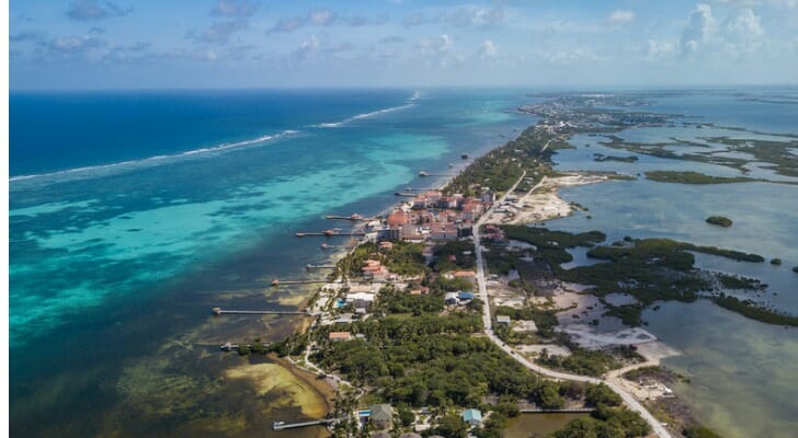 How much does it cost to retire in Belize?