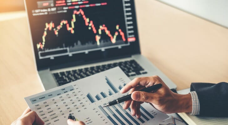 Open-End Funds vs. Closed-End Funds