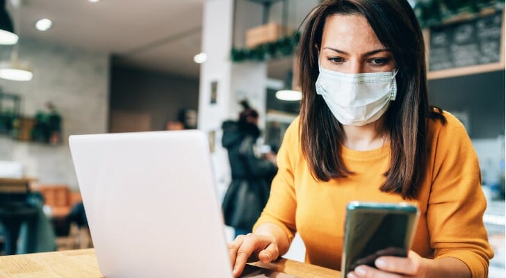 What are Illinois' coronavirus relief programs?