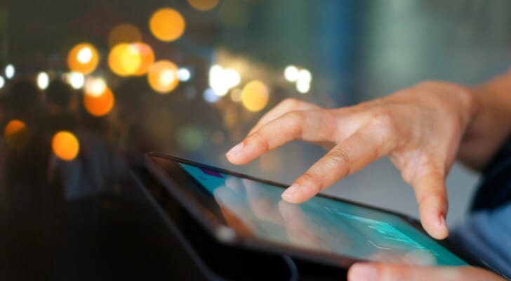 Woman uses her Robinhood app to make trades