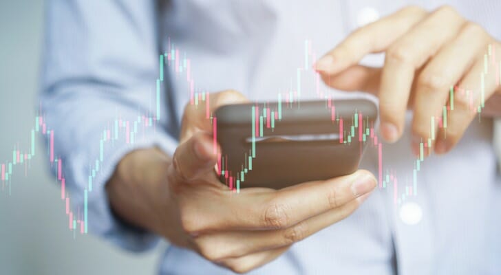 An investor reads a Fidelity Go review.