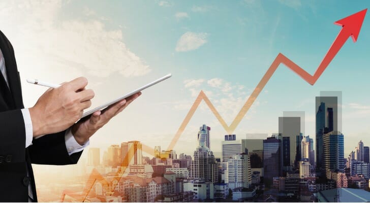 SmartAsset: What Is a PIPE Investment?