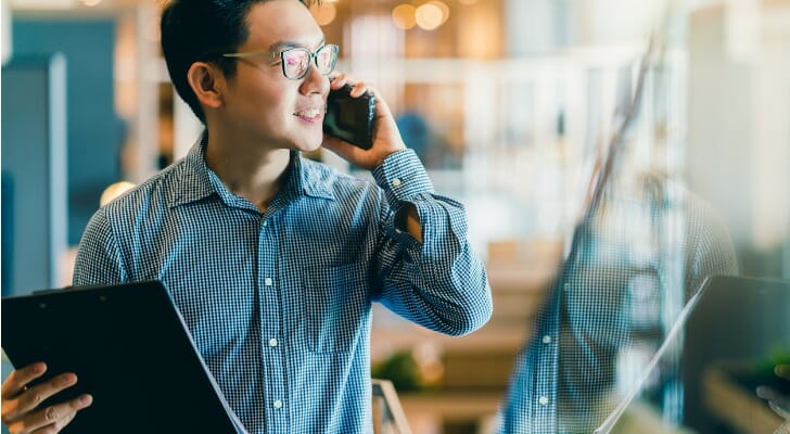 An investor discusses with his advisor how sweep accounts work.