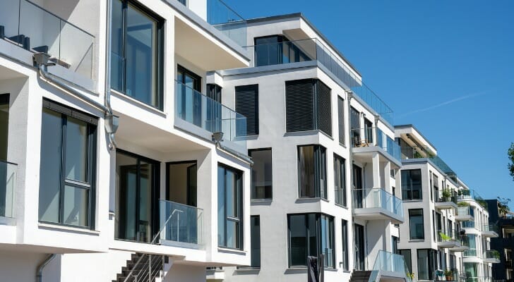 A goup of townhouses