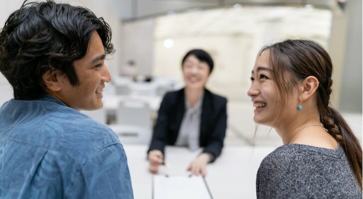 Mortgage Broker vs. Lender: Key Differences