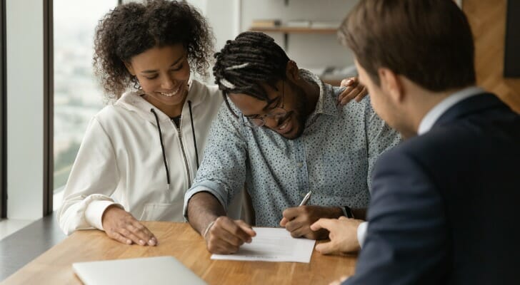 Mortgage Broker vs. Lender: Key Differences