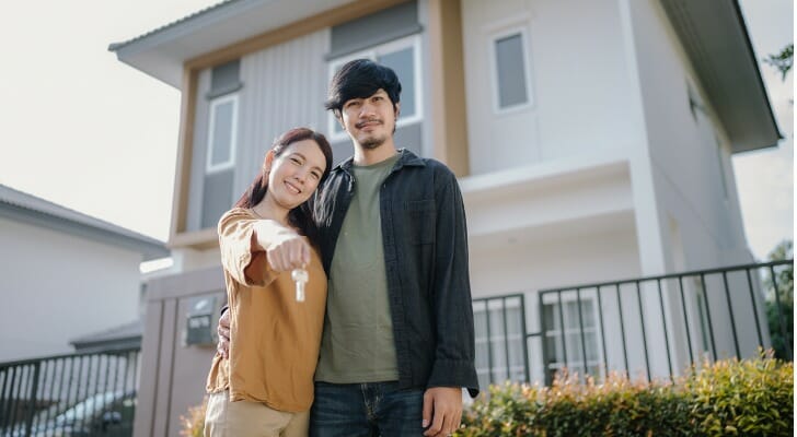 A couple holds the keys to their first home. SmartAsset looked at data for 181 of the largest cities in the U.S. to find the ones best suited for first-time homebuyers in 2022.