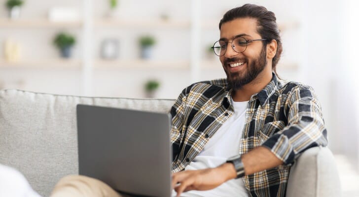 A taxpayer estimating how much he should save to pay 1099 taxes.