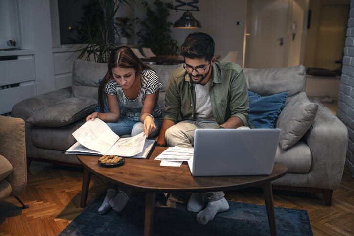 A couple researching how long a recession lasts.