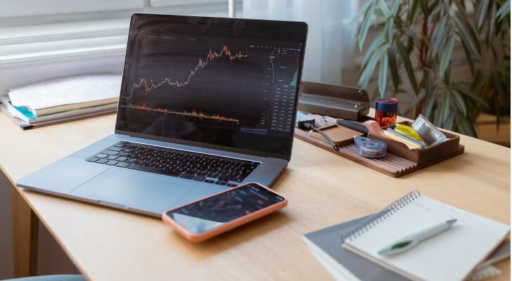 SmartAsset: E*Trade vs. Robinhood vs. Webull