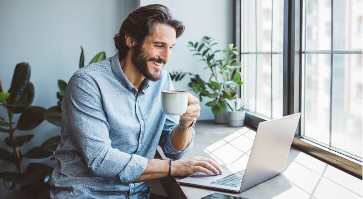 An investor comparing Robinhood vs. Webull vs. Fidelity.