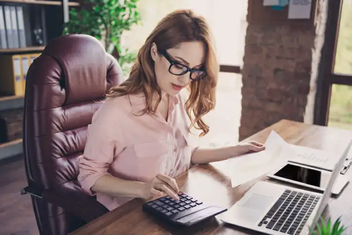 A woman researches how to get high interest on $500k.