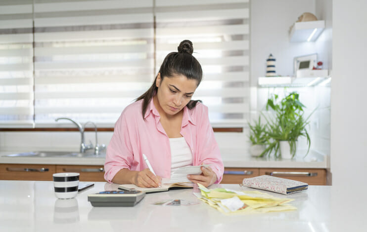 A woman reviews how to get high interest on $500k.