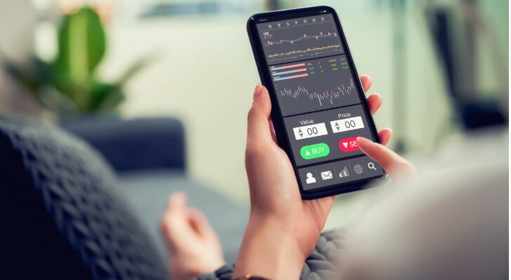 SmartAsset: E*Trade vs. Robinhood vs. Webull