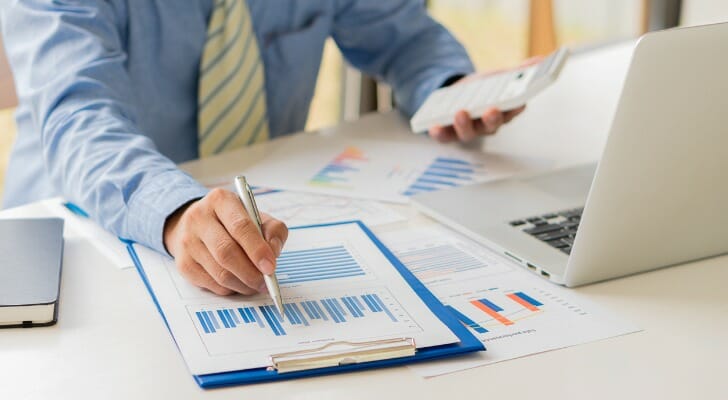 how do day traders avoid taxes