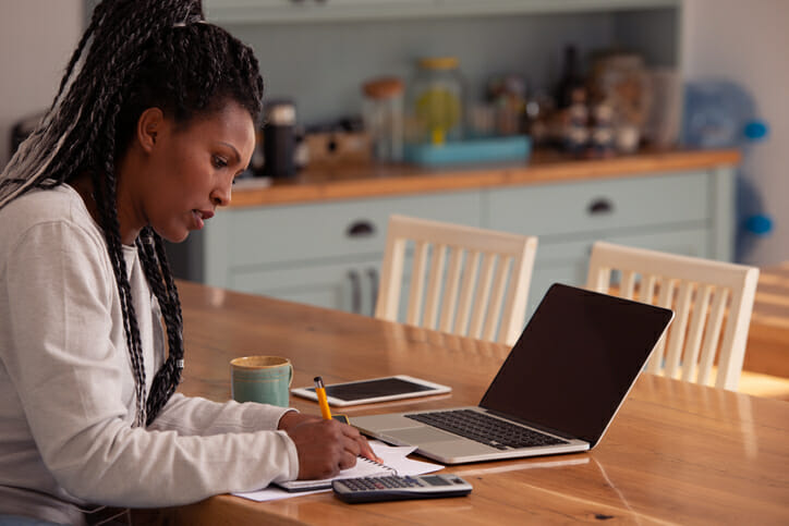 SmartAsset: Paying Off Debt vs. Saving