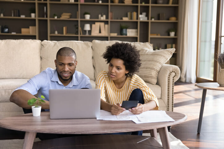 A husband and wife research what a correspondent bank is.