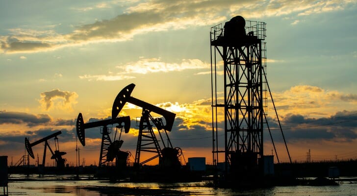 how to buy oil stocks