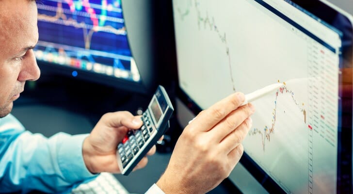An investor calculates stock losses against taxes.