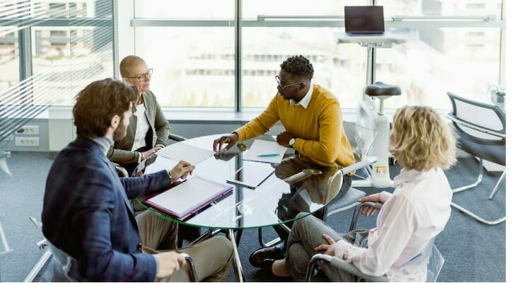 signing-contract-investor-and-contractor-SmartAsset