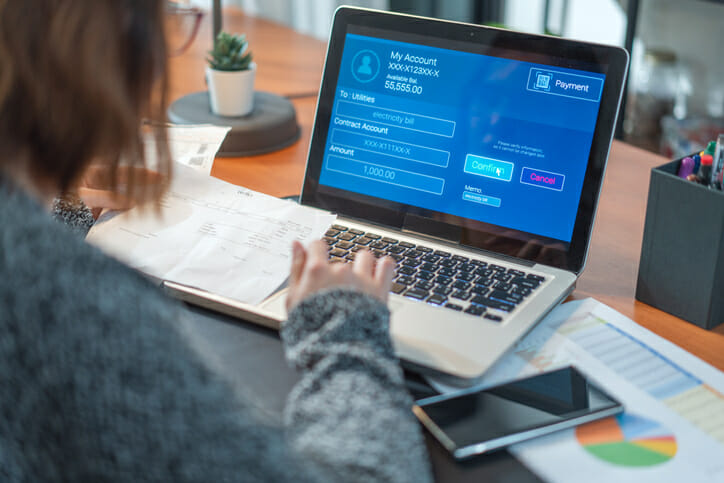 A woman reviews how neobanking works.