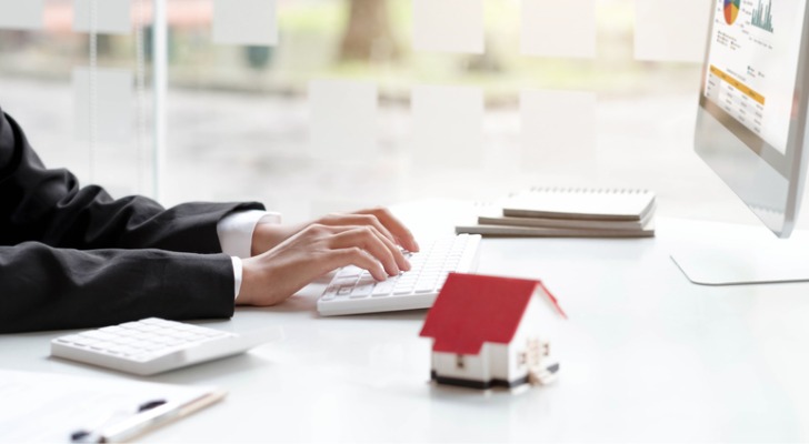 Looking for real estate to invest in online