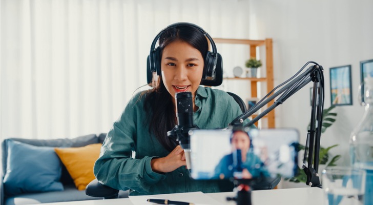 Financial advisor creating social media content