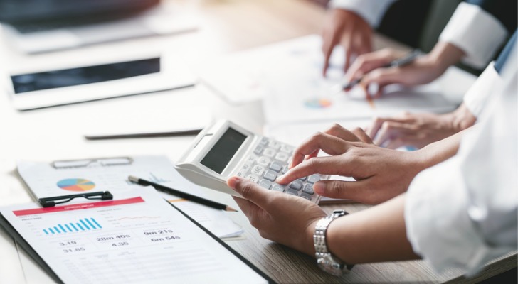 Calculating financial advisor payout