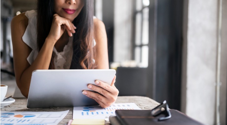 A woman looking at the 10% return on investment in her portfolio.