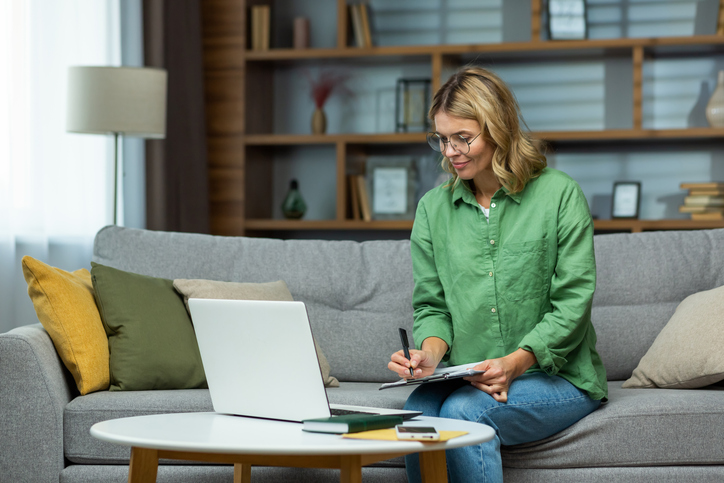 Woman shorting a stock