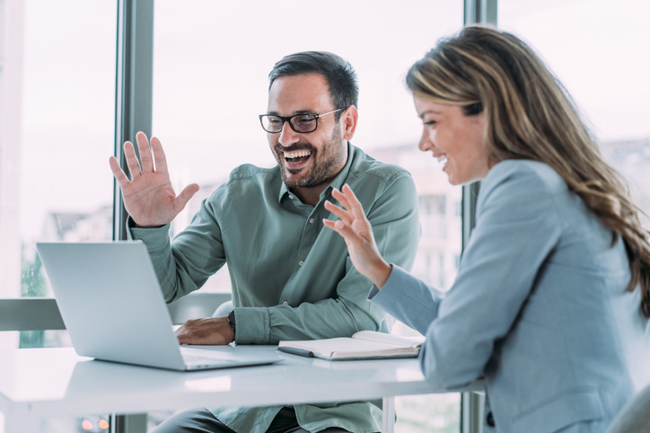 A client with his SEO trainer learning new skills.