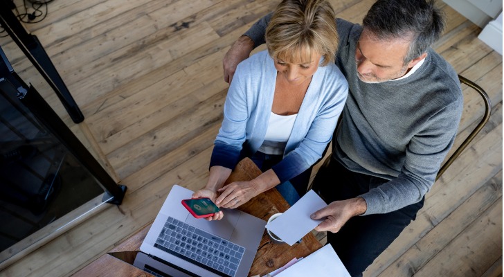 Couple who are not experienced at investing using an app