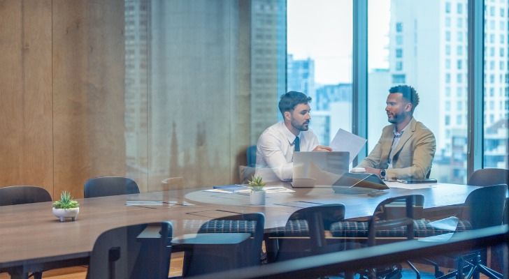 What Are the Differences Between RIAs and IARs?