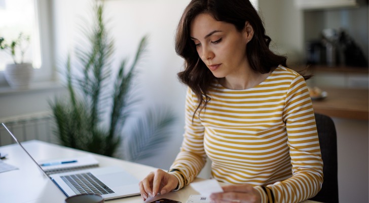 Woman figuring out mutual fund fees