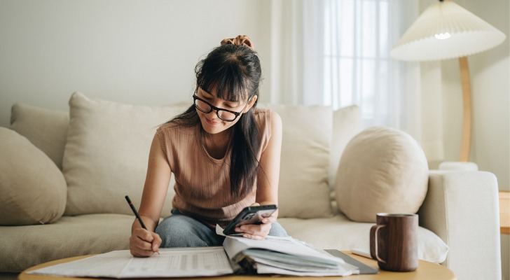 Woman looking to better understand her passive and non-passive income.