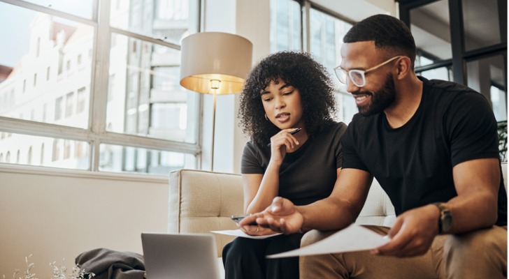 A young couple that recently purchased an investment-only variable annuity (IOVA) reviews their decision during the free look period.