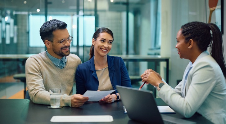 A couple talking to their financial advisor about their custodian